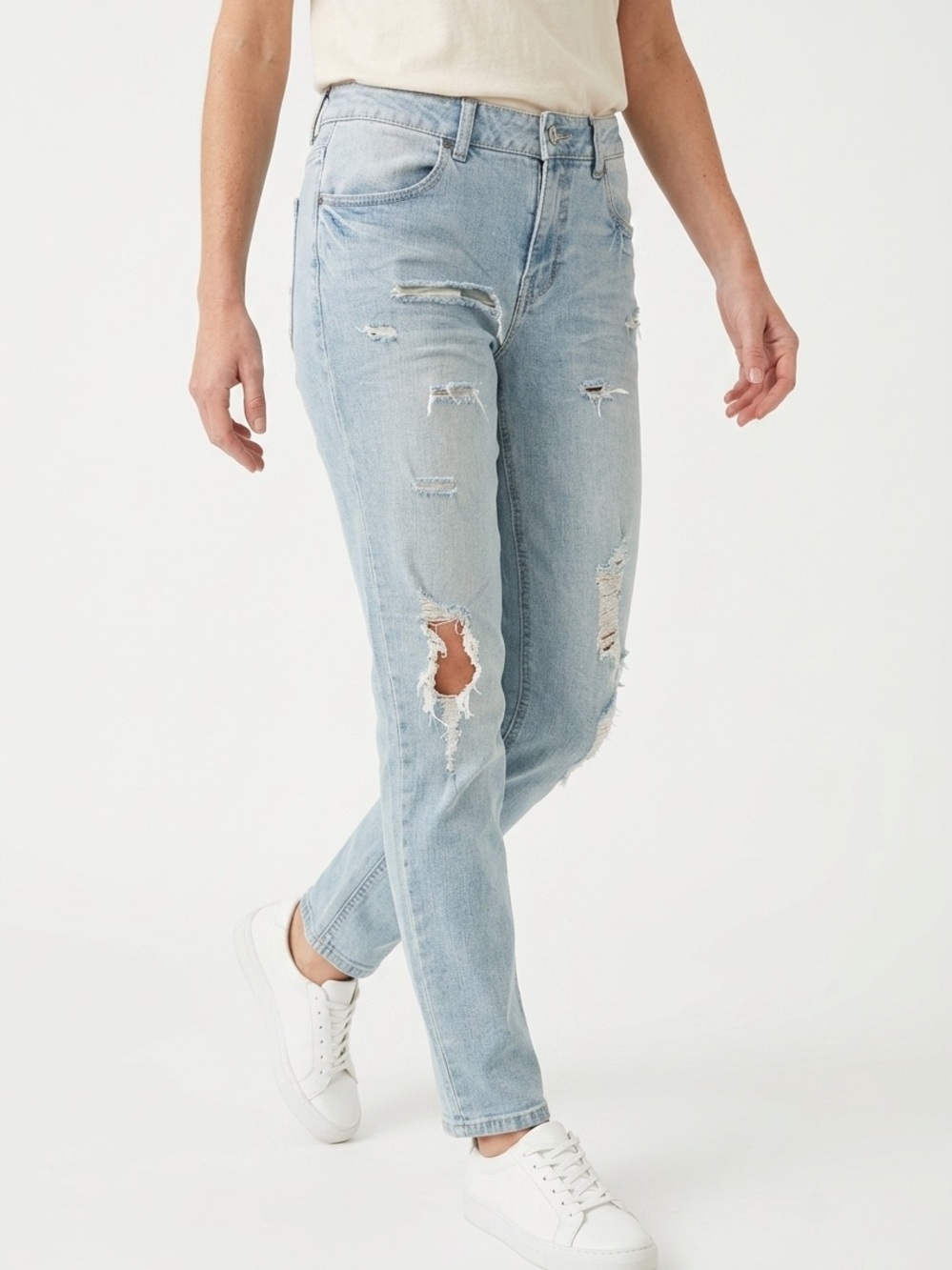 HOT BOTTOMS | Distressed Boyfriend Jeans Light Wash Women’s Junior Size 11